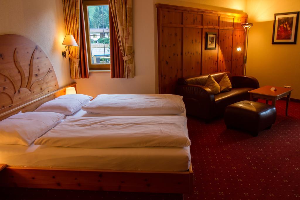 Familien Hotel Mozart Ried im Oberinntal Cameră foto